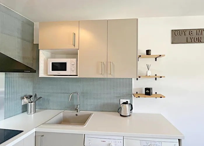 Presqu'ile De Giens - Vue - Porquerolles - Village *