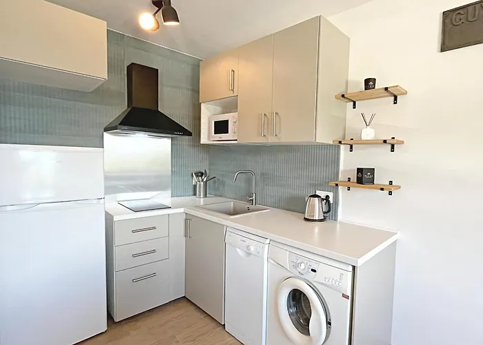 Presqu'ile De Giens - Vue - Porquerolles - Village Hyères